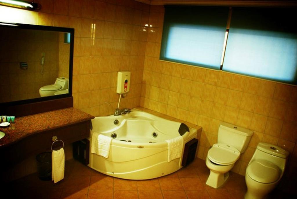 Grand Regal Hotel Bacolod Quarto foto