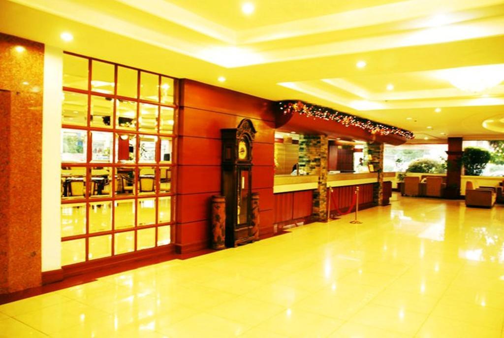 Grand Regal Hotel Bacolod Exterior foto